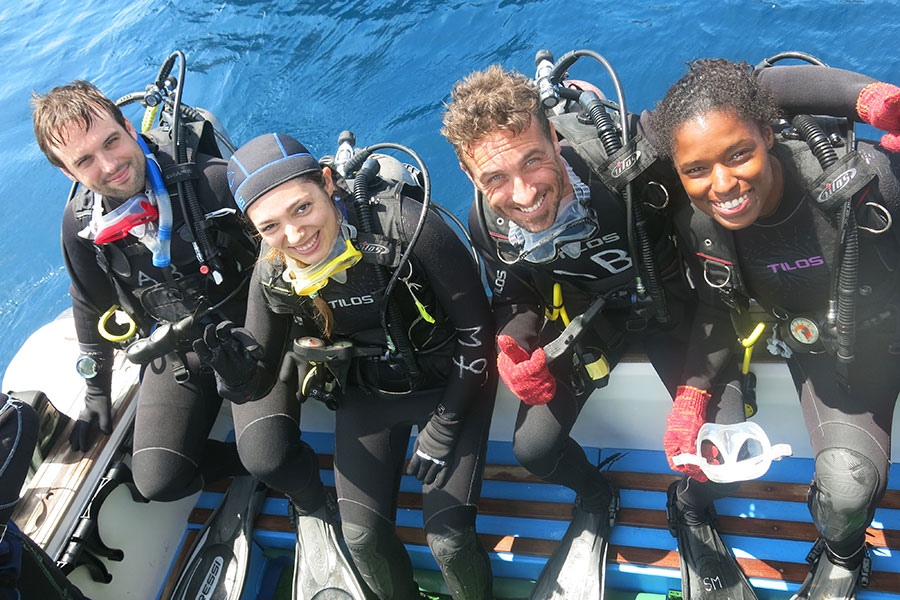 Diving Galapagos, happy divers with Academy Bay Diving